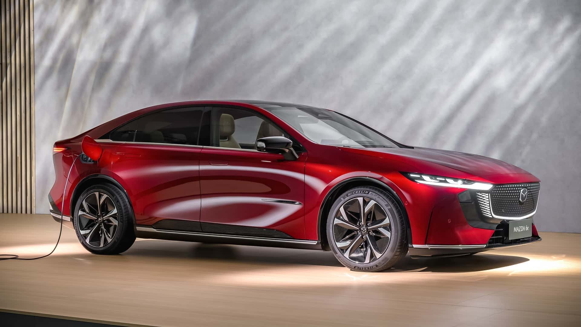 Mazda actualiza el sedán eléctrico 6e con batería LFP de 78 kWh y 560 kilómetros de autonomía