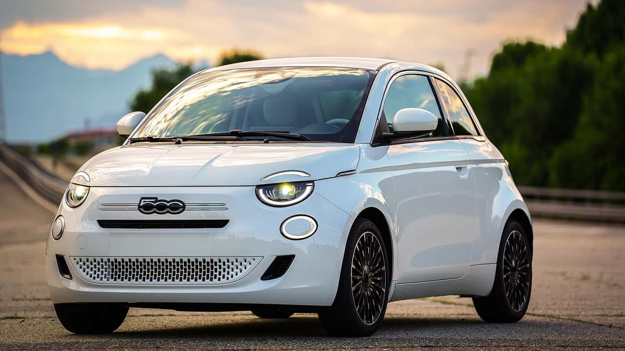 Fiat 500 hibrit (2025)