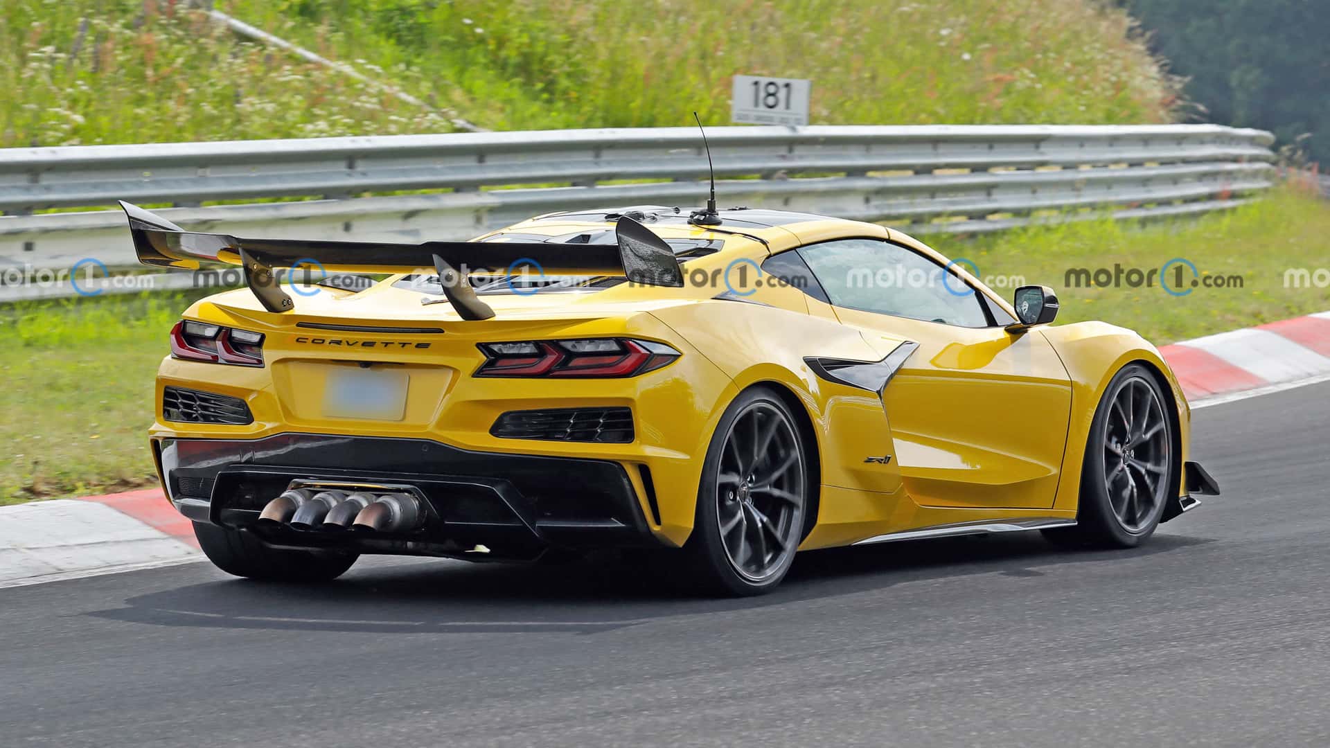 https://cdn.motor1.com/images/mgl/W8qZQN/s1/2026-chevrolet-c8-corvette-zora-spy-shots-undisguised-exterior-40.jpg