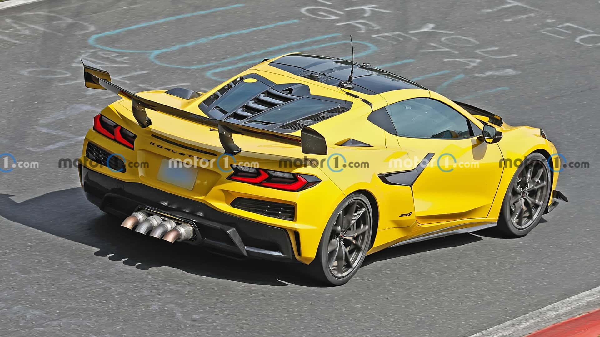 https://cdn.motor1.com/images/mgl/W8qZr1/s1/2026-chevrolet-c8-corvette-zora-spy-shots-undisguised-exterior-52.jpg