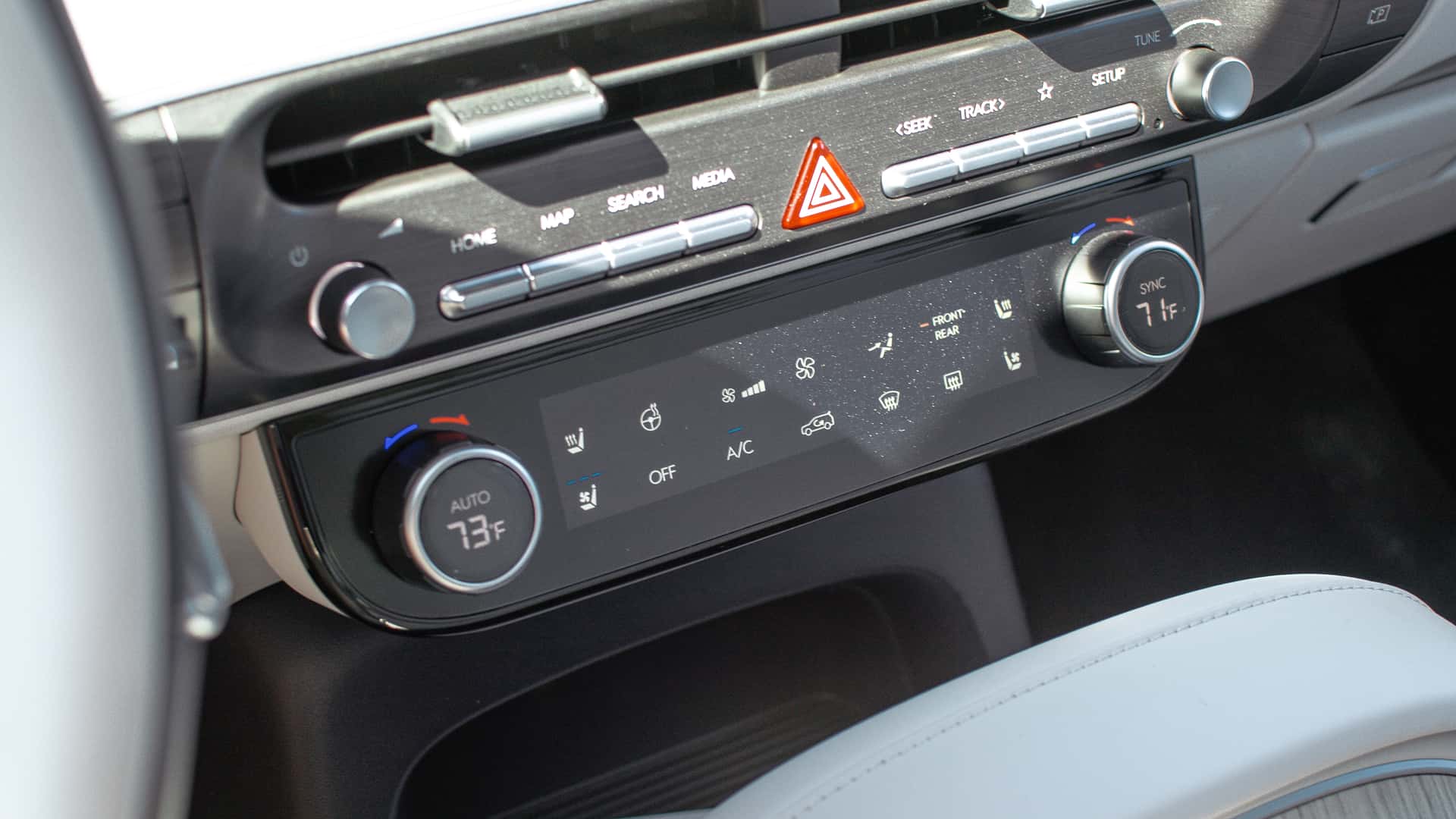 https://cdn.motor1.com/images/mgl/W8qxNq/s1/2026-hyundai-palisade-review.jpg
