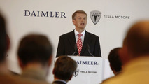 Strategic partnership: Daimler acquires stake in Tesla