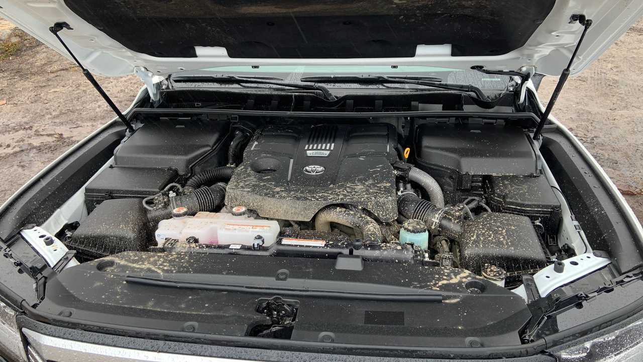 Toyota Land Cruiser 300, la prova di Motor1.com