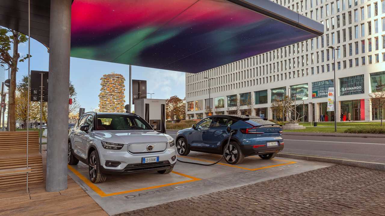 La nuova stazione di ricarica veloce Volvo di Milano Porta Nuova