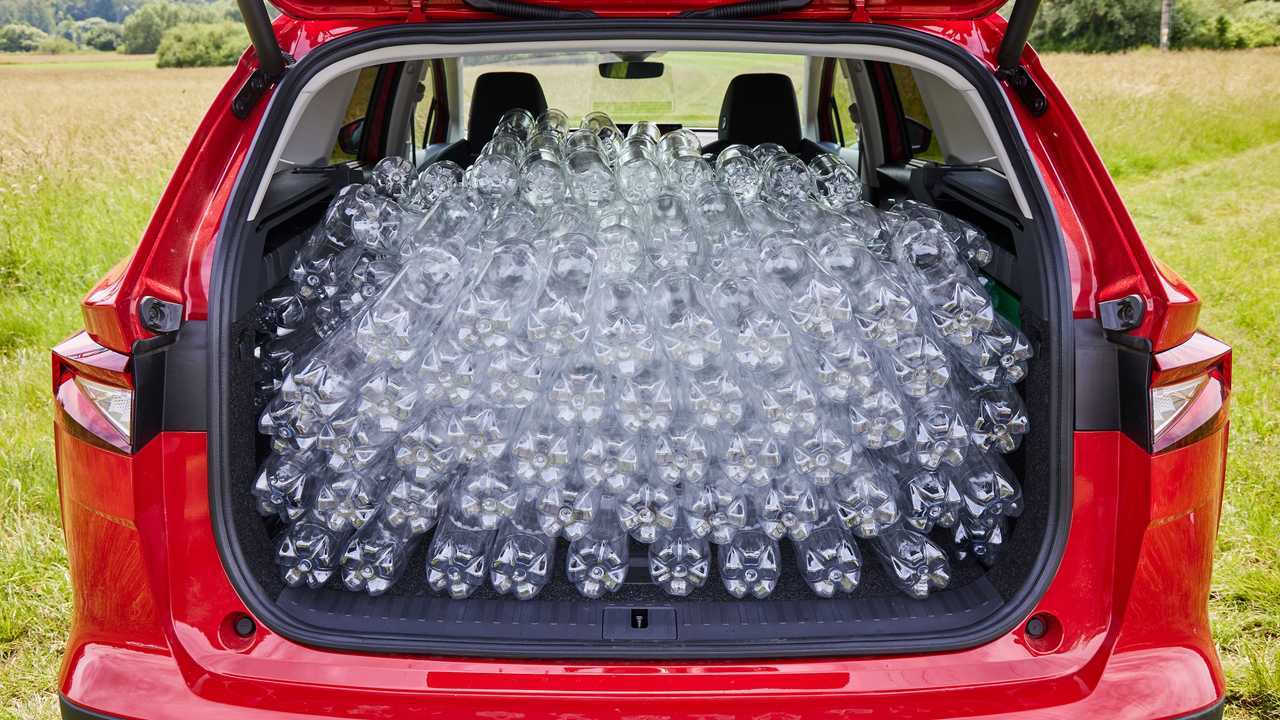 Skoda Enyaq iV, gli interni in plastica riciclata
