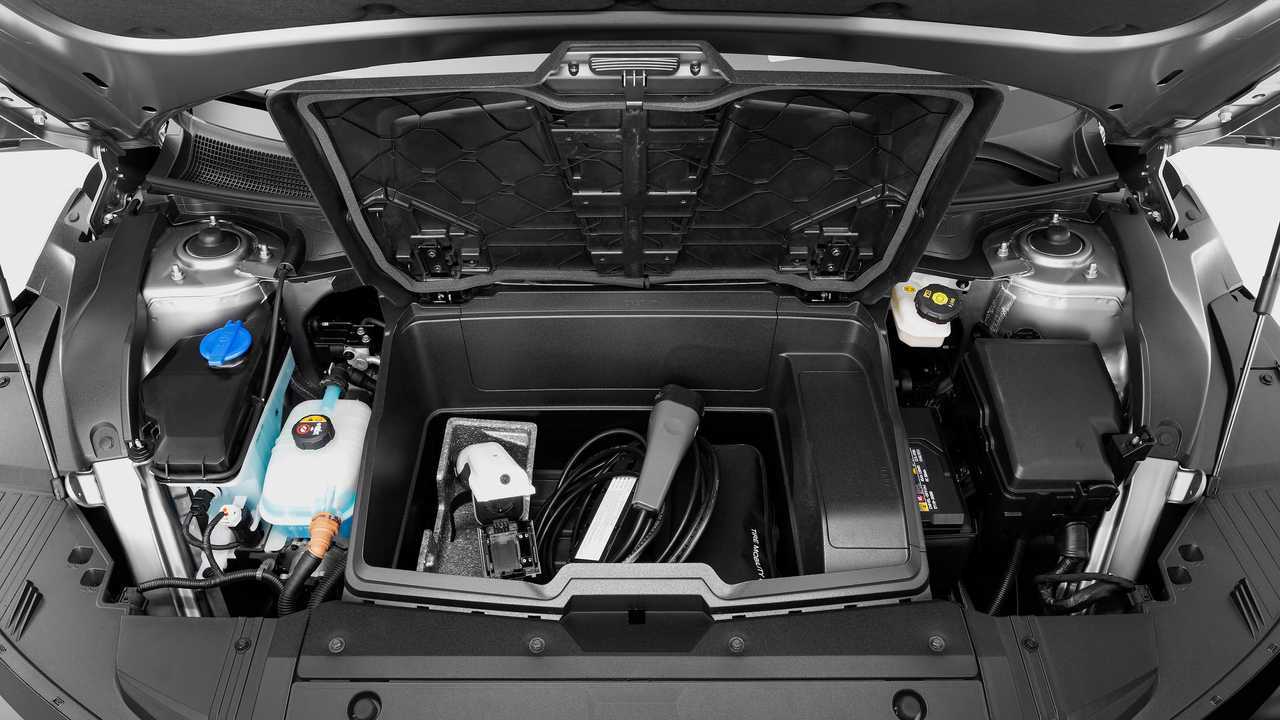 Kia EV6: Der Frunk der RWD-Modelle (Bild) ist deutlich tiefer als bei den AWD-Modellen