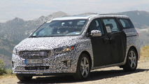 2014 Kia Sedona (Grand Carnival) spy photo