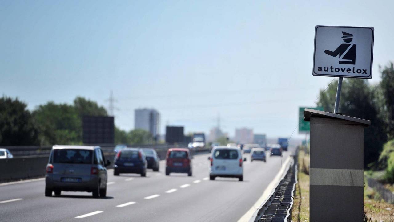 Limite di velocità, se lo superi di 0,1 km/h prendi la multa