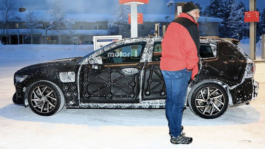 2019 Volvo V60 spy photo