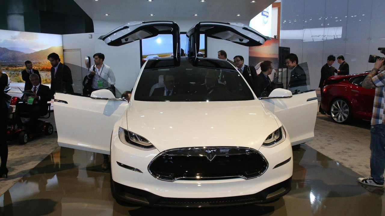 Slightly revised Tesla Model X electrifies Detroit crowd