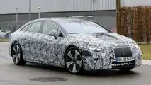 Mercedes EQS, le nuove foto spia con poche camuffature