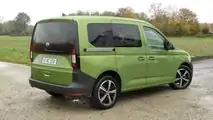VW Caddy (2021): Der Testwagen hat zwei Schiebetüren hinten.