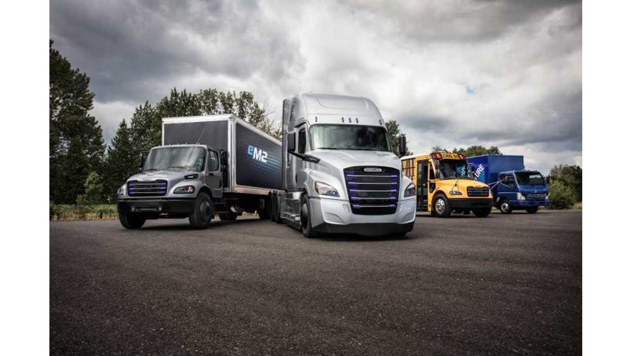 D517186-Daimler-Trucks-sets-up-global-E-Mobility-Group-and-presents-two-new-electric-trucks-for-the-US-market