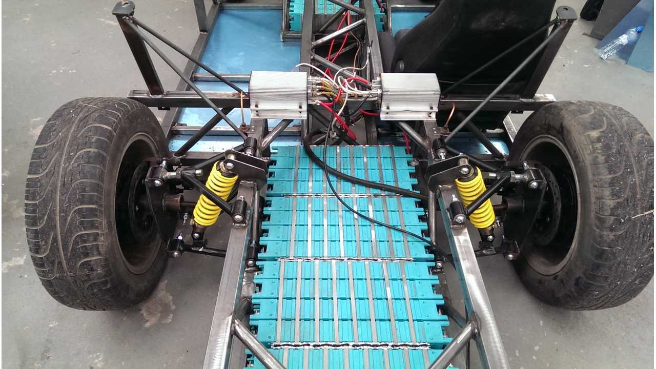 Under the hood - CALB packs with hub motors and Kelly controllers