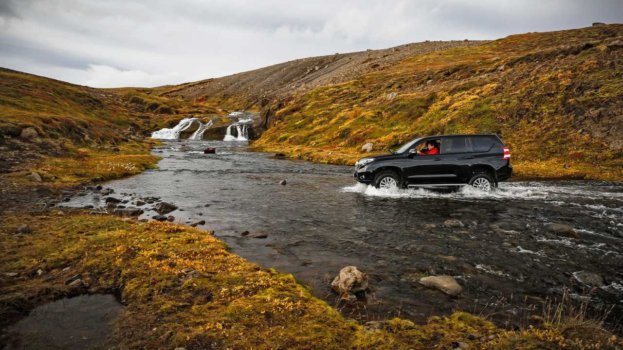 Land-Cruiser-Iceland-2015-7