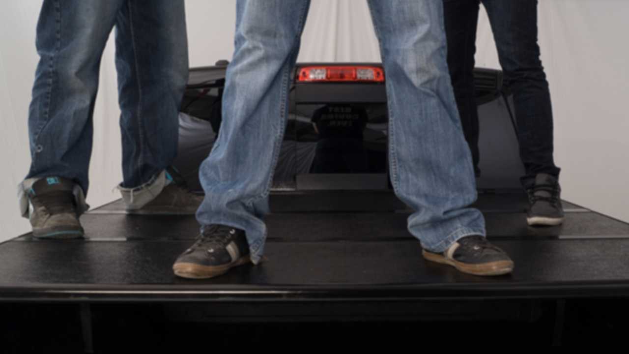 Worksport Terravis Tonnneau Cover Charges Batteries With Sun Power