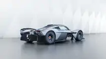 Aston Martin Valkyrie mit seriennaher Karosserie