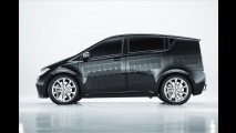 Der Sion ist 4,11 Meter lang, hat Platz für Fünf und ist mit 330 Solarzellen überzogen. Angetrieben wird er von einem 80-kW-Elektromotor