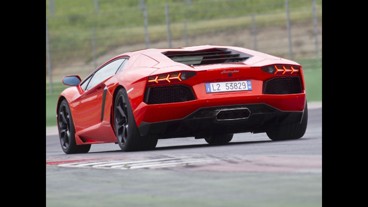 Lamborghini não quer saber de esportivos híbridos: "são muito pesados e caros"