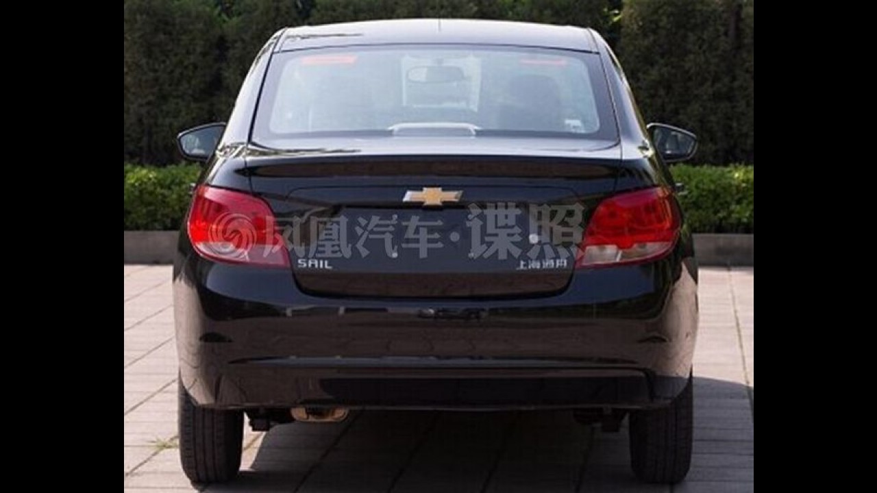 Flagra: Chevrolet Sail Sedan aparece de cara nova na China