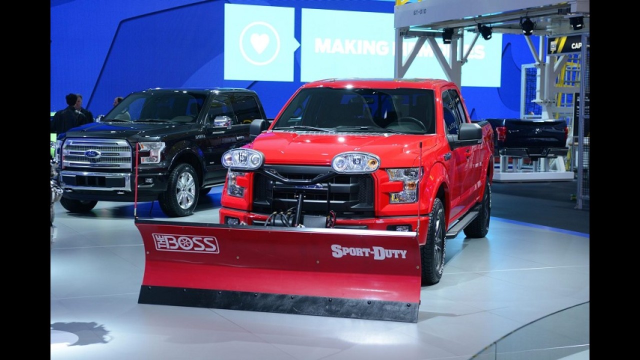 Salão de Chicago: F-150 com arado de neve integrado prova que é bruta até no frio