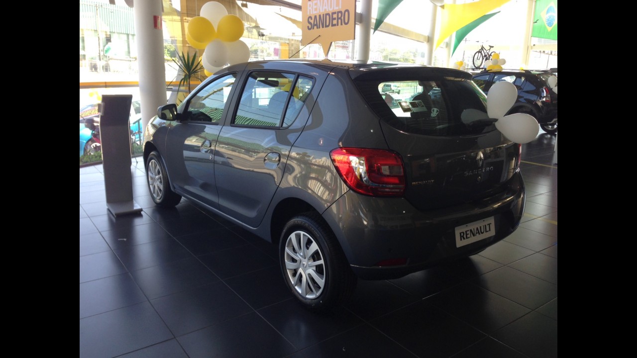 Novo Renault Sandero já é vendido com sobrepreço de até R$ 2 mil