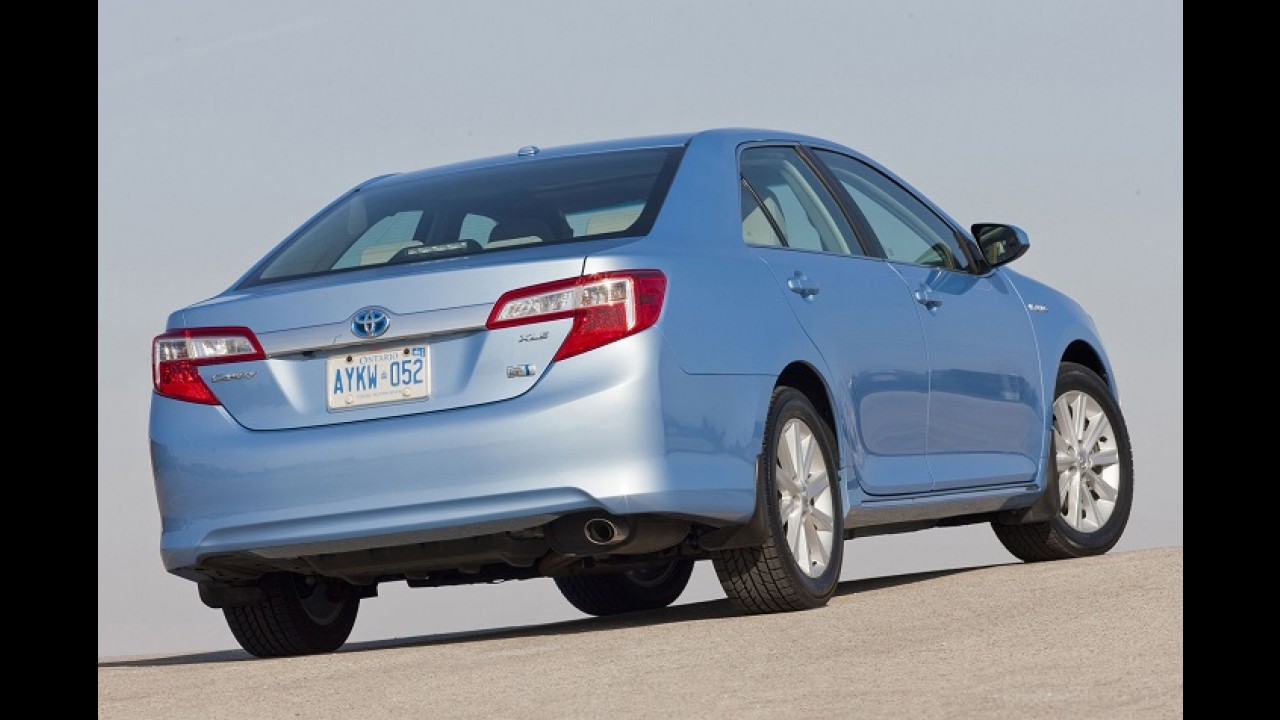 Toyota Camry reestilizado será apresentado em abril no Salão de Nova York