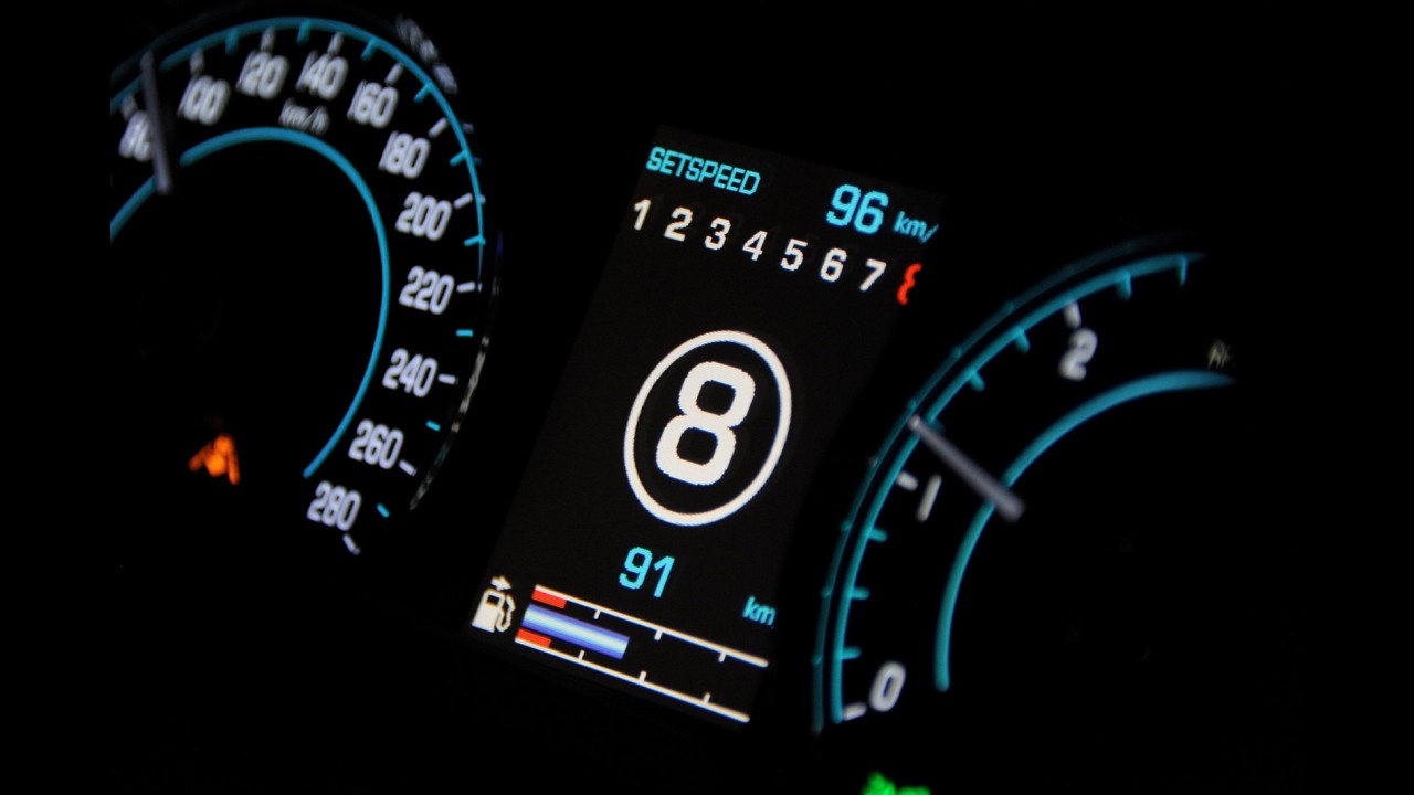 Jaguar XJ ganha novo motor 3.0 V6 turbo de 340 cavalos e câmbio de oito marchas na linha 2013