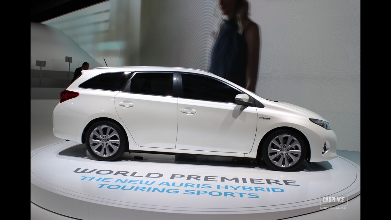 Salão de Paris: Toyota apresenta Auris Hybrid Touring