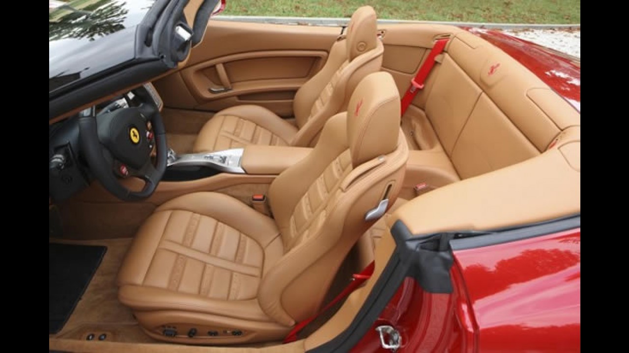 Salão de Paris: Nova Ferrari California HELE