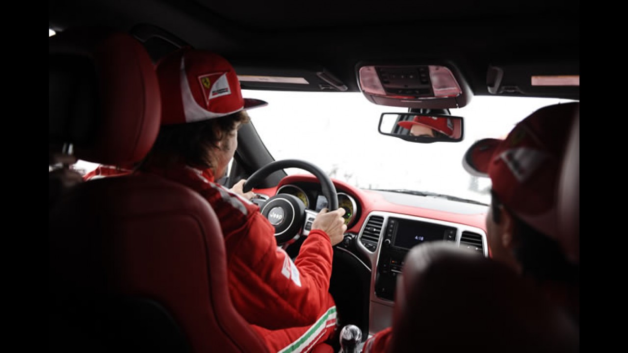 Lembrancinha: Massa e Alonso ganham Novo Jeep Grand Cherokee SRT8 2012