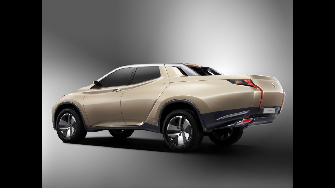 Segredo: nova Mitsubishi L200 é flagrada sem disfarces em linha de montagem