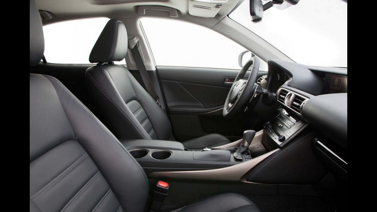Lexus traz a nova geração do IS 250 para o Brasil por R$ 175 mil