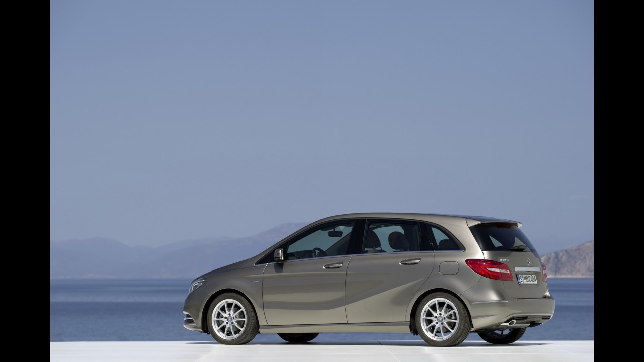 Mercedes-Benz apresenta oficialmente primeiros detalhes da Classe B 2012 - Veja fotos