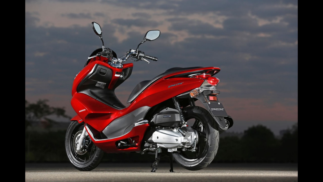 Volta rápida: com start-stop e porte superior, Honda PCX 150 é um novo tipo de scooter