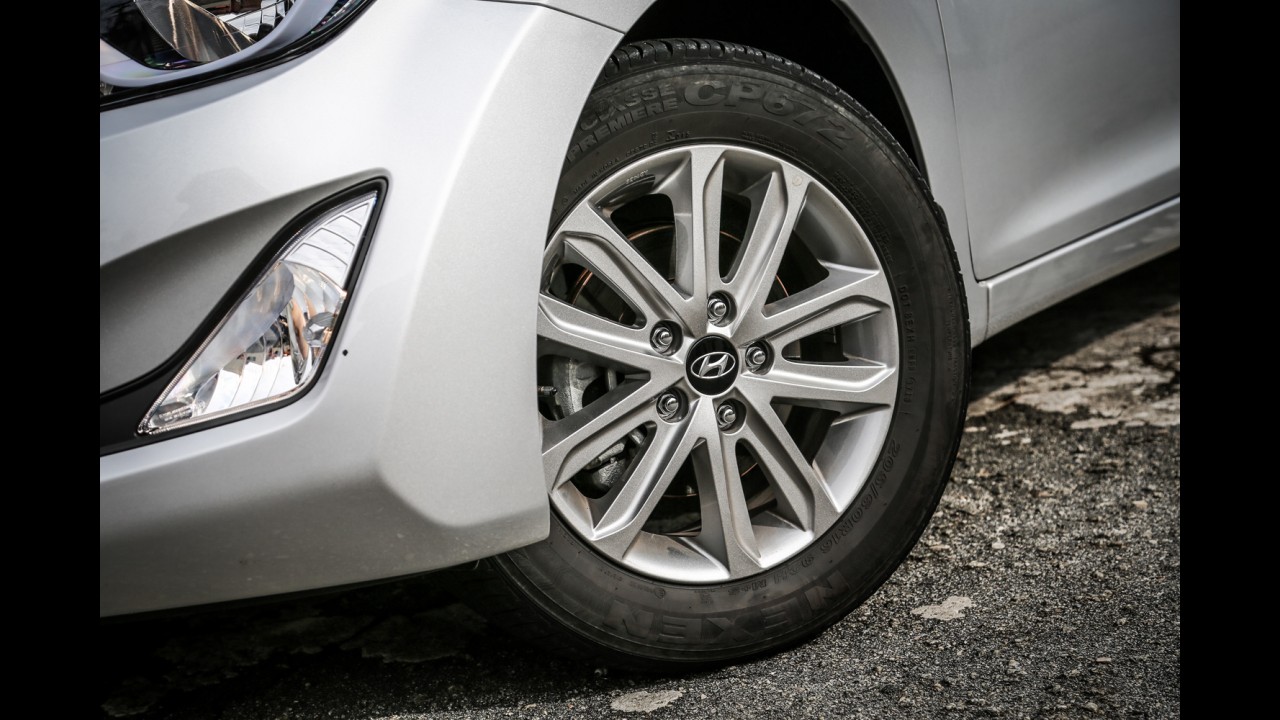 Teste CARPLACE: Hyundai Elantra 2014 tem jeito de Civic e pique de Focus