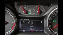 Opel Astra, il test dei fari intelligenti