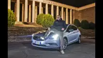 Opel Astra, il test dei fari intelligenti