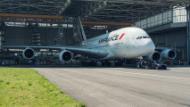 Porsche Cayenne S Diesel traina un'Airbus A380