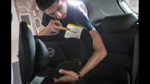 Bimbi in auto, come montare il seggiolino