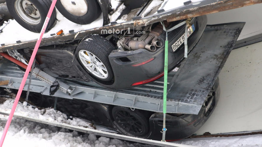 La future Porsche 911 victime d'une méchante sortie de route