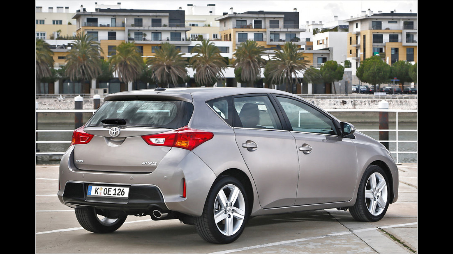 Toyota Auris im Test | Motor1.com Bilder