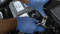 Come ricaricare la batteria dell'automobile