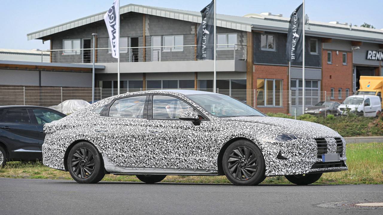Hyundai i40 (2019) als Erlkönig erwischt