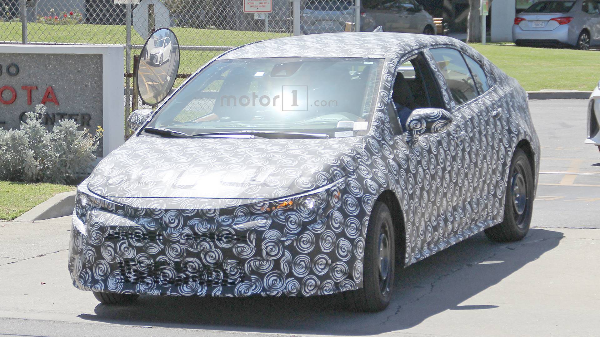 Confirmado: Novo Toyota Corolla será revelado dia 16 de novembro na China 2020-toyota-corolla-spy-photo