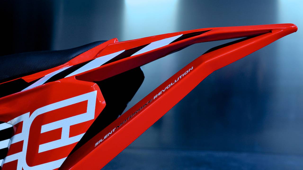 Tacita T-RC Cross tail