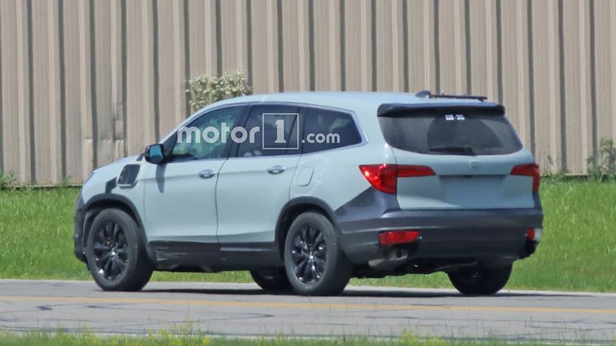 2019 Honda Pilot Spied For The First Time In Phev Version Honda Pilot Phev Spy Photo