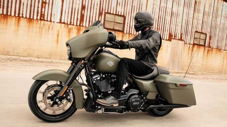Thieves Roll Four Harley Street Glides Out Dealership’s Front Door
