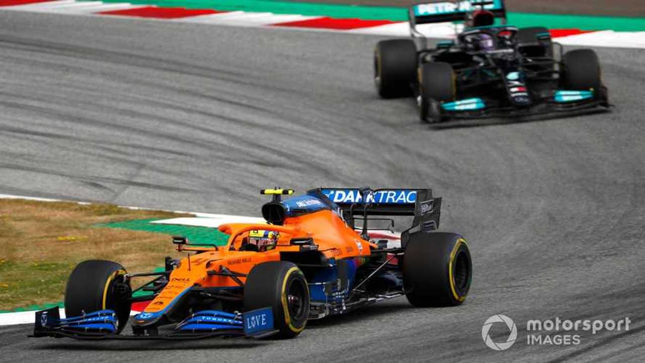 Lando Norris leads Lewis Hamilton at Austrian GP 2021