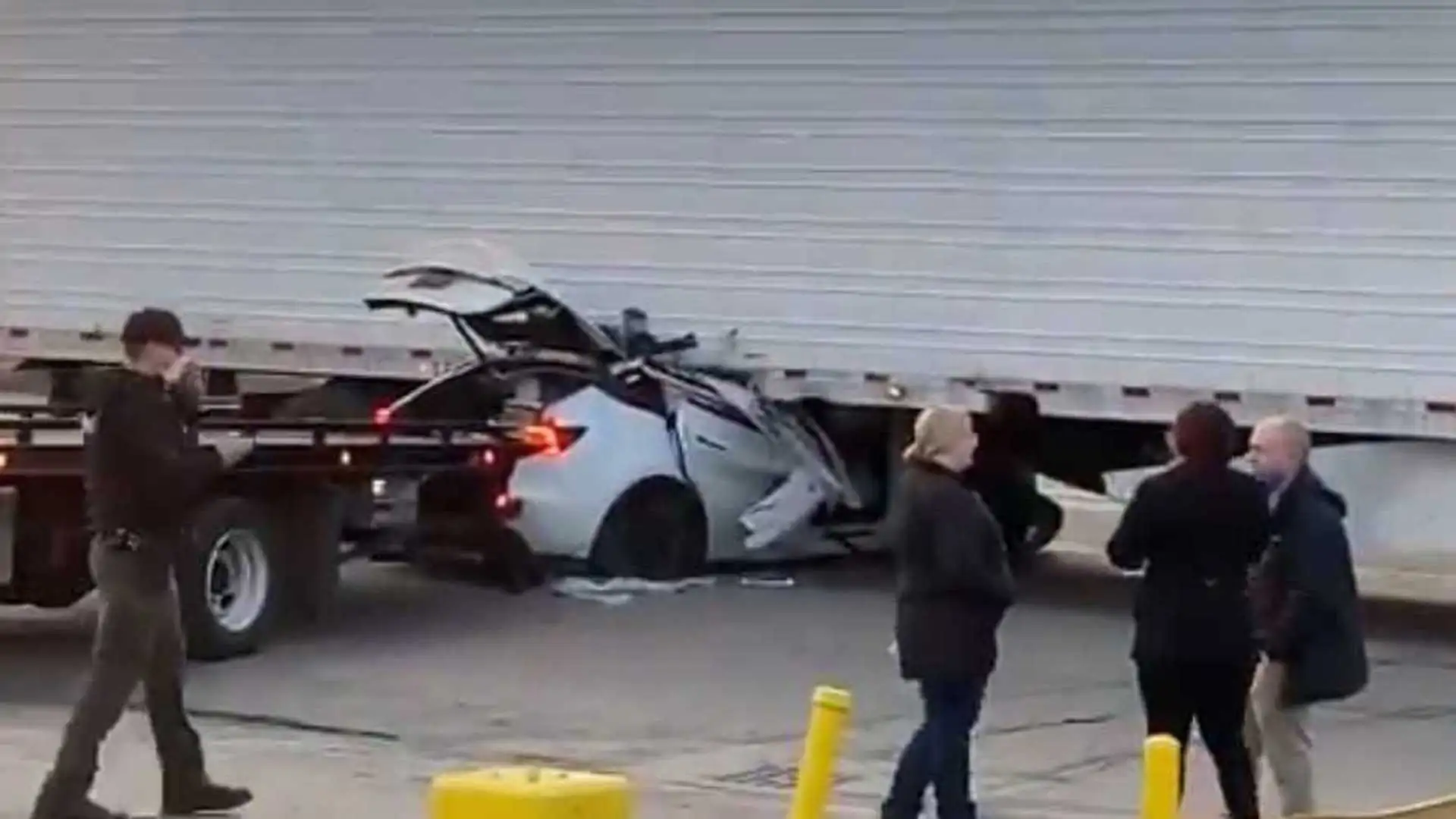 UPDATE: Tesla Crashes Into Another Semi: Federal Investigation Underway